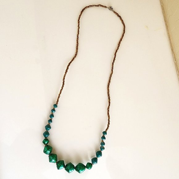 Teng Yue Emerald Green Glitter Paper Bead and Gold Bead Long Statement Necklace - Picture 7 of 8
